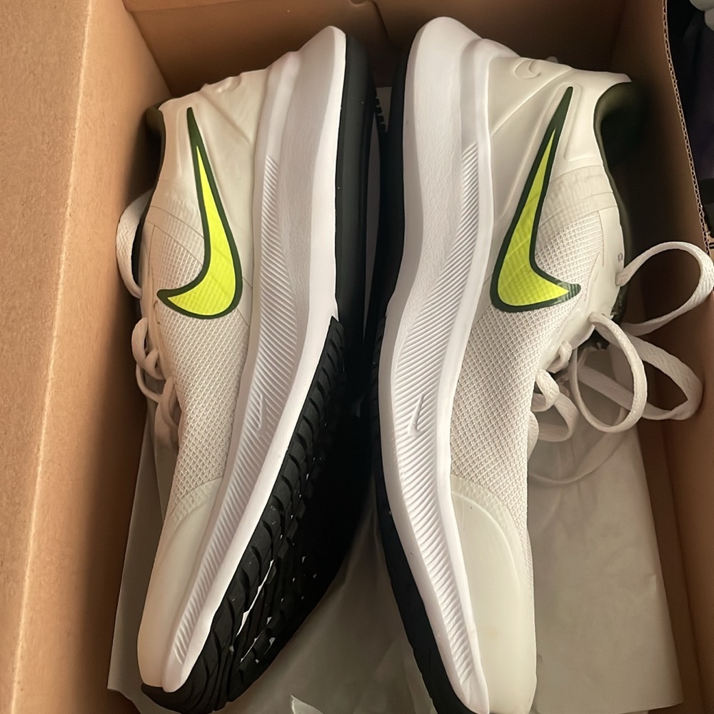 Nike Men's White and Green Athletic Shoes
